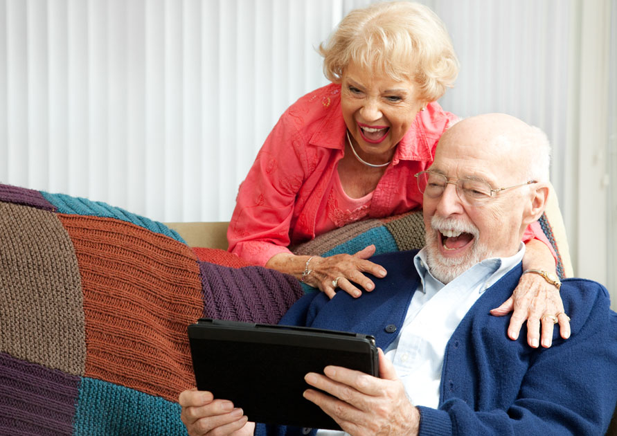 Seniors Staying Connected Through Technology: Advantages and Challenges